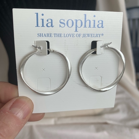 Earrings - Picture 1 of 3